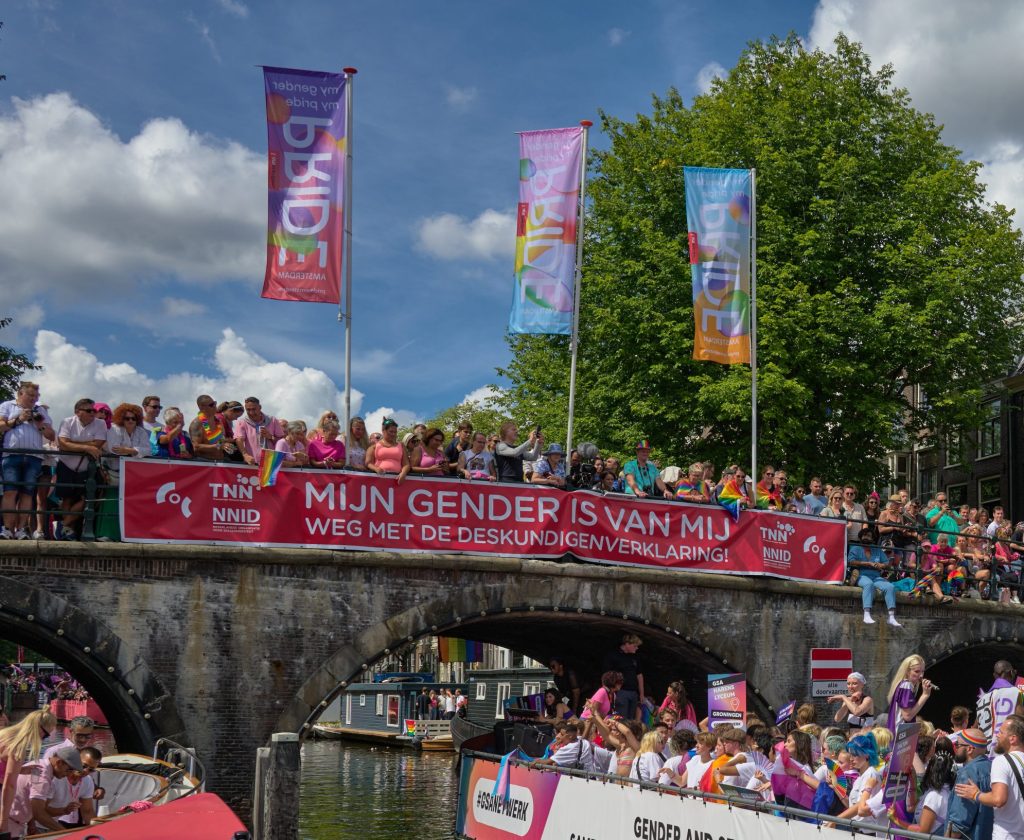 foto van boat pride amsterdam