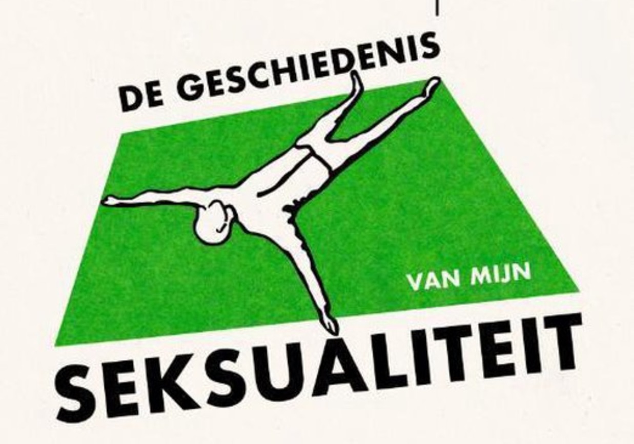 De cover van het boek "De geschiedenis van mijn seksualiteit". in het midden staat een illustratie van een menselijk figuur dat op een vierkante groene ondergrond ligt. Hieromheen is een crèmekleurige achtergrond zichtbaar. Het menselijk figuur is enkel zwart uitgelijnd en vanbinnen wit. de titel staat in zwarte letters het groene vierkant heen.
