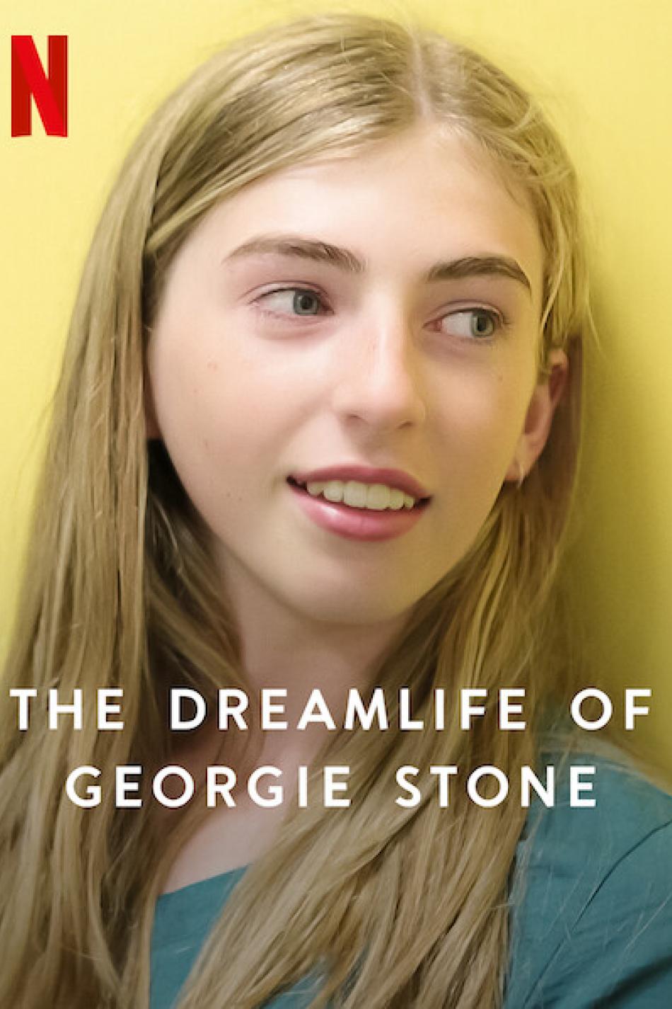 Op de afbeelding is een persoon met lang blond haar te zien, die naar links kijkt en glimlacht. De achtergrond is effen geel. In witte tekst staat The Dreamlife of Georgie Stone op de afbeelding. Links boven is het rode Netflix-logo.