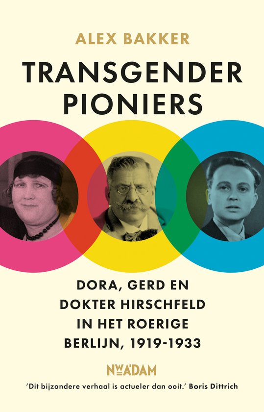 Boekcover met de titel Transgender Pioniers door Alex Bakker. Er zijn drie portretfoto's in gekleurde cirkels van links naar rechts: een persoon in roze, een persoon met een snor in geel, en een persoon in blauw. Daaronder staat tekst over Dora, Gerd en Dokter Hirsch