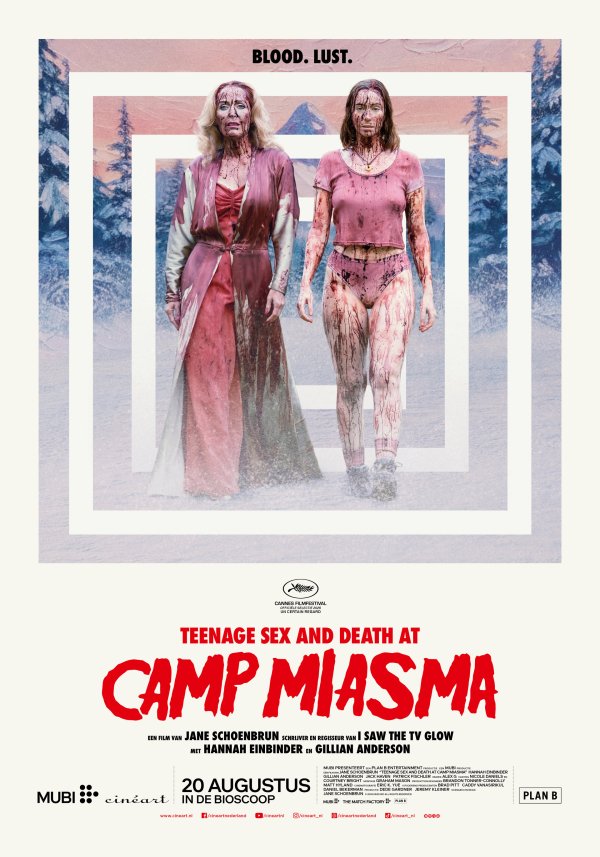 Twee personen, bedekt met rode verf, staan in het midden van een poster tegen een achtergrond met besneeuwde bomen. Ze dragen weinig kleding. Boven de afbeelding staat Blood. Lust. Onder hen staat in grote rode letters Camp Miasma. De poster is voor een filmrelease op 20 augustus.